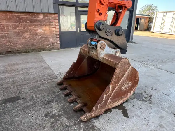 Click Here To Enlarge This Photo Of Hitachi ZX 210 LC-7