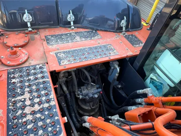 Click Here To Enlarge This Photo Of Hitachi ZX 210 LC-7