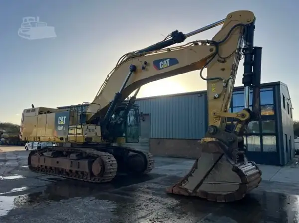 2017 CATERPILLAR 390FL