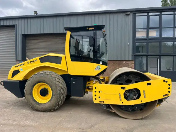 Click Here To Enlarge This Photo Of 2022 Bomag BW213DH-5 smooth Drum roller