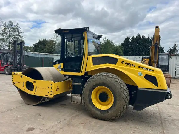 Click Here To Enlarge This Photo Of 2022 Bomag BW213DH-5 smooth Drum roller